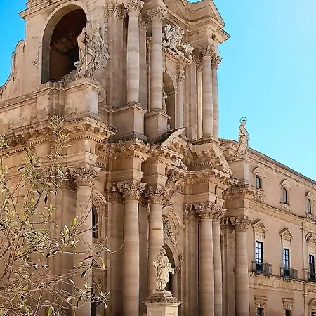 Jureca Place * Syracuse